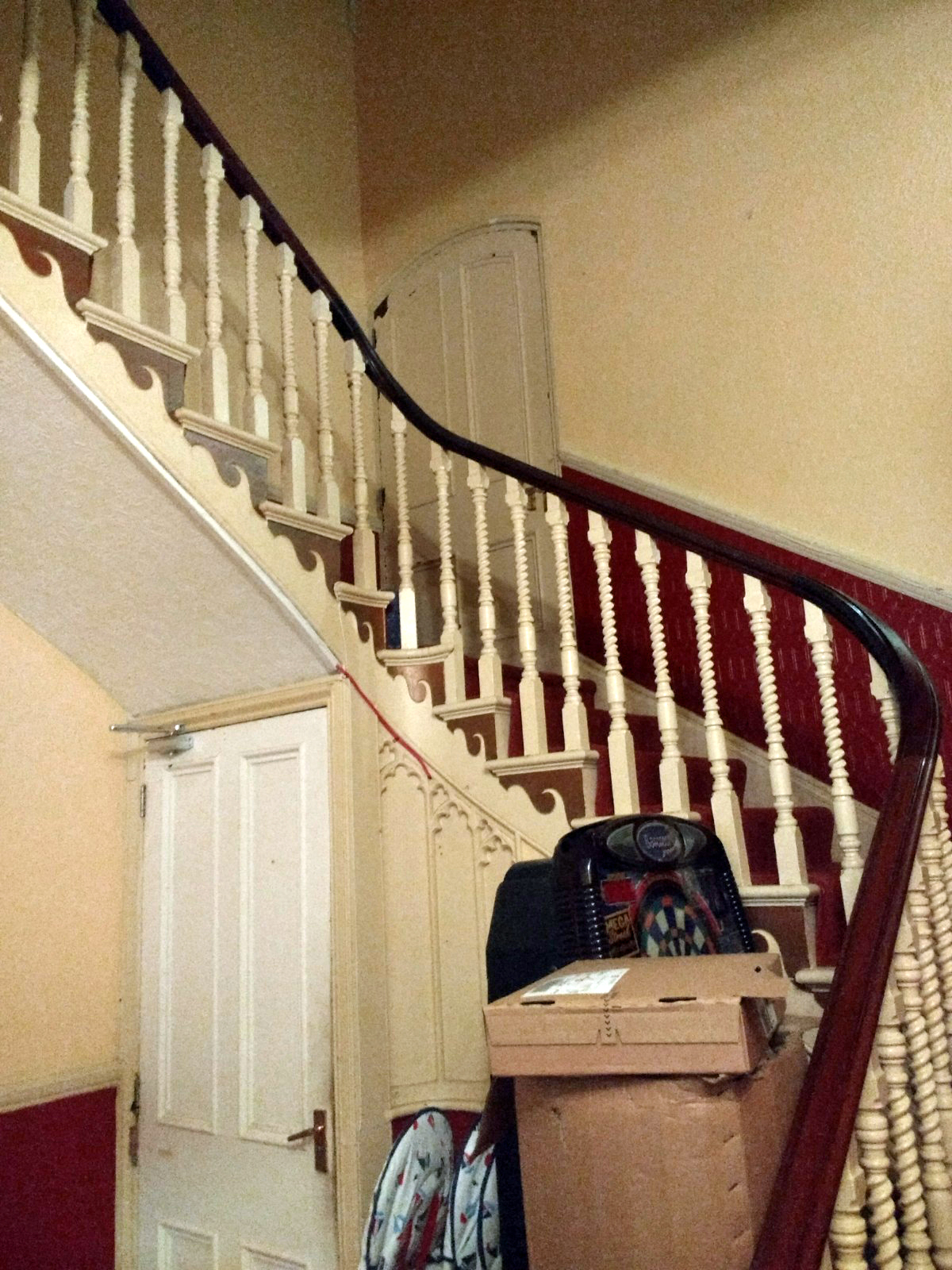 Tolroy, Hayle - decorative staircase